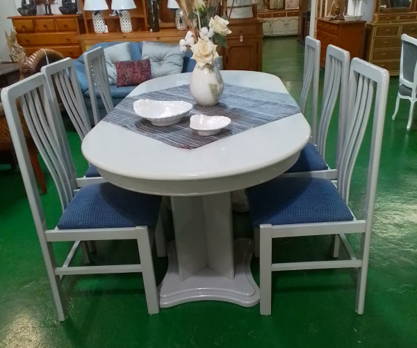 Conjunto mesa y sillas-1